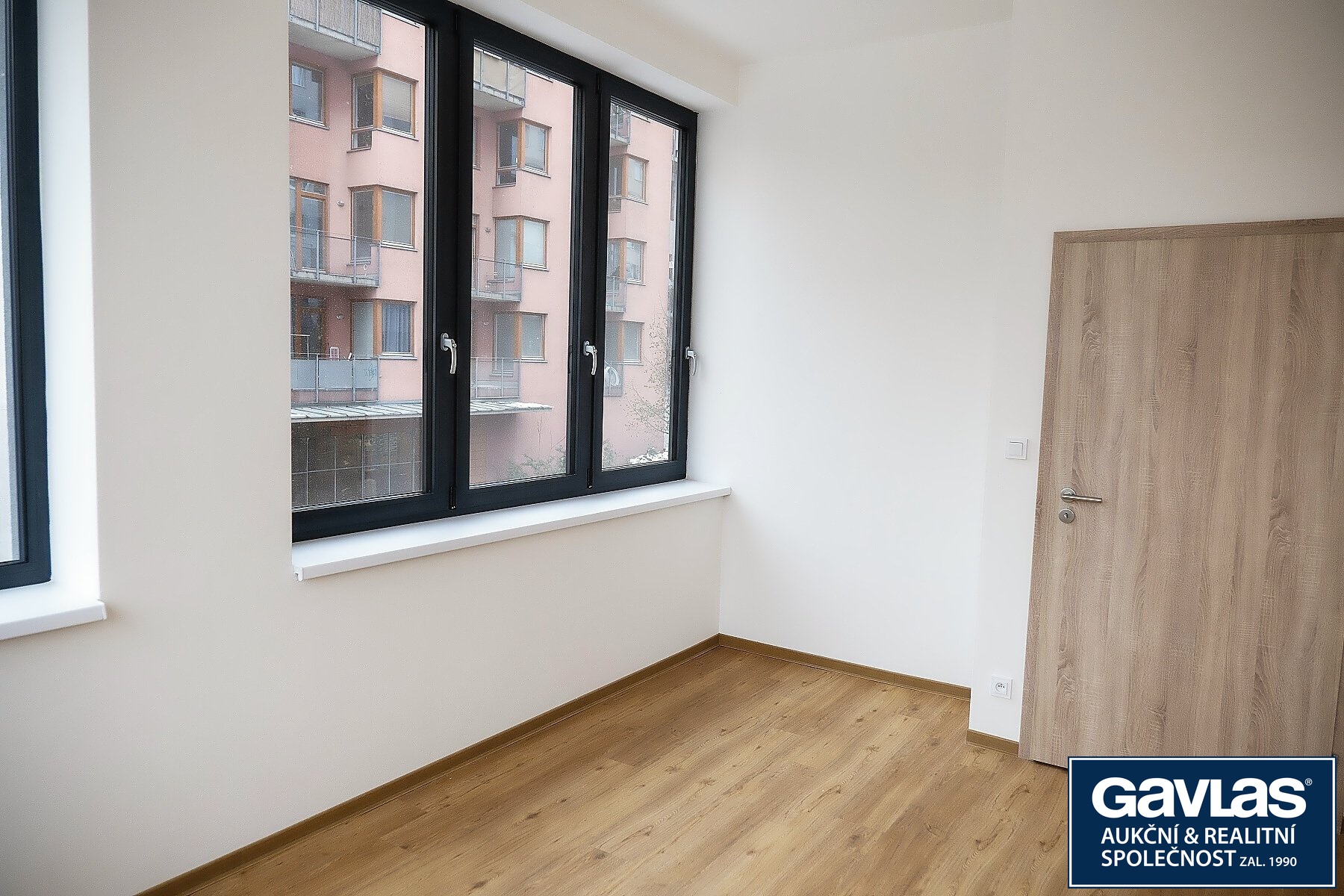 obývák - pohled ke dveřím