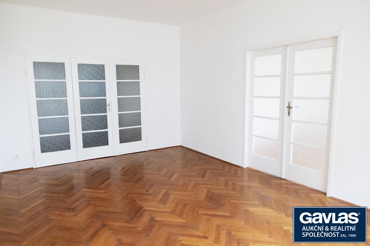 Obývací pokoj - pohled od okna