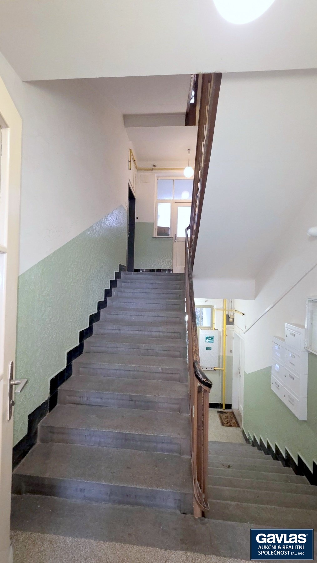 Pohled od vstupu do domu