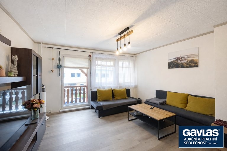 9 prostorný obývací pokoj