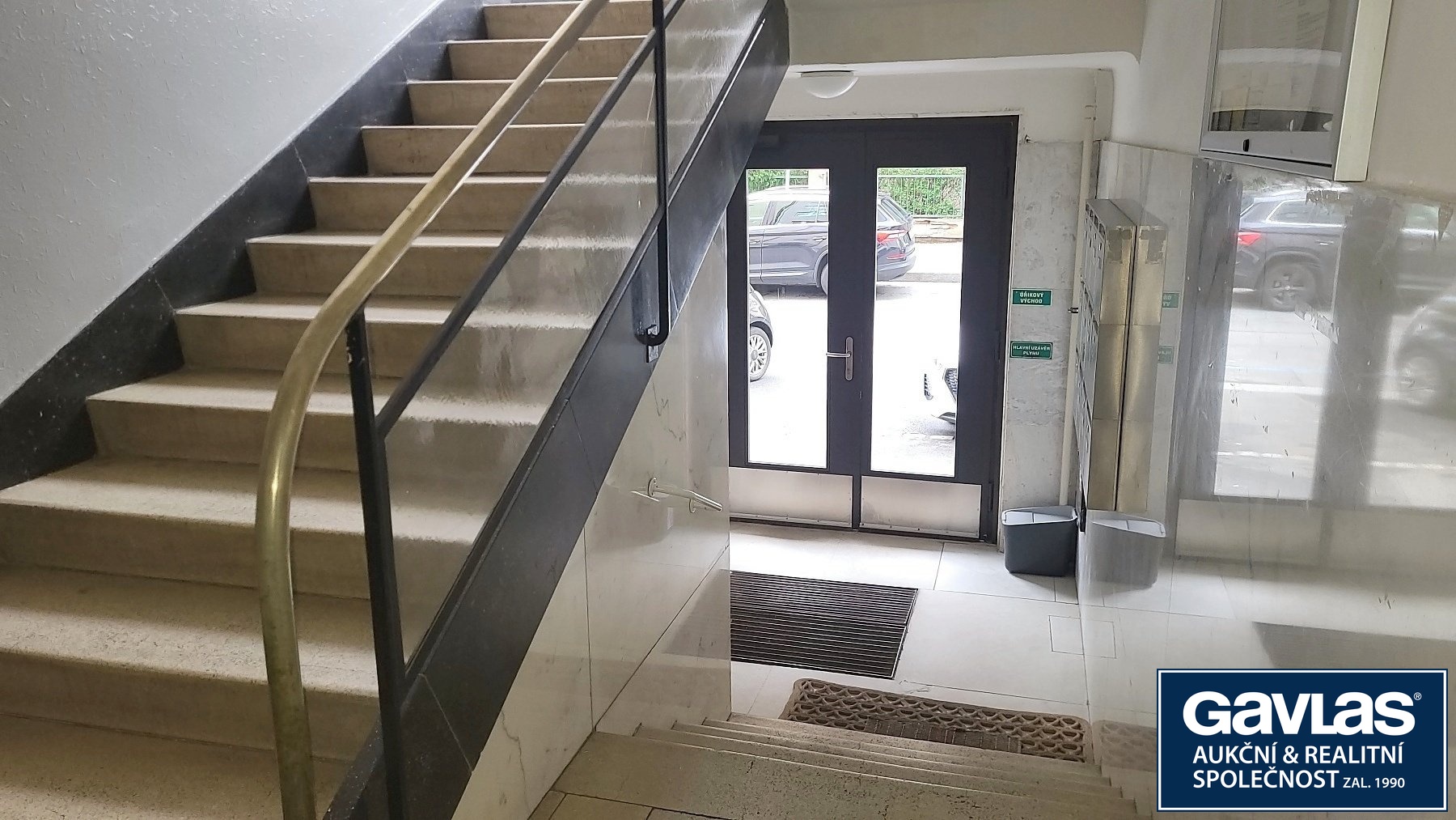 Pohled ke vstupu do domu