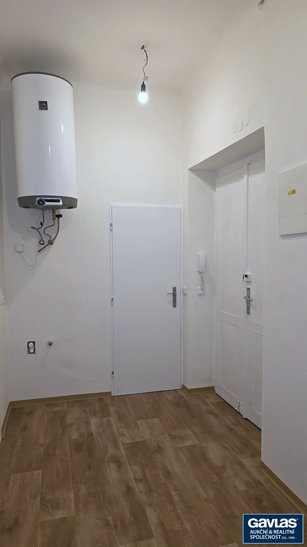 Předsíň - pohled ke vstupu