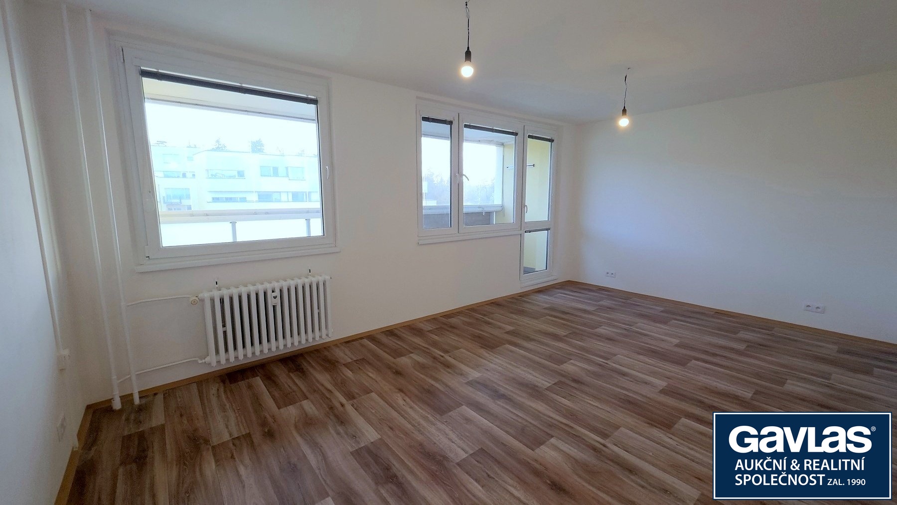 Pohled k oknu od kuch. koutu