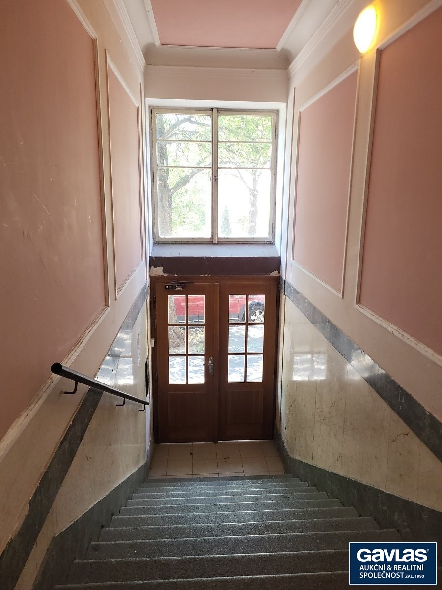 pohled ke vstupu do domu