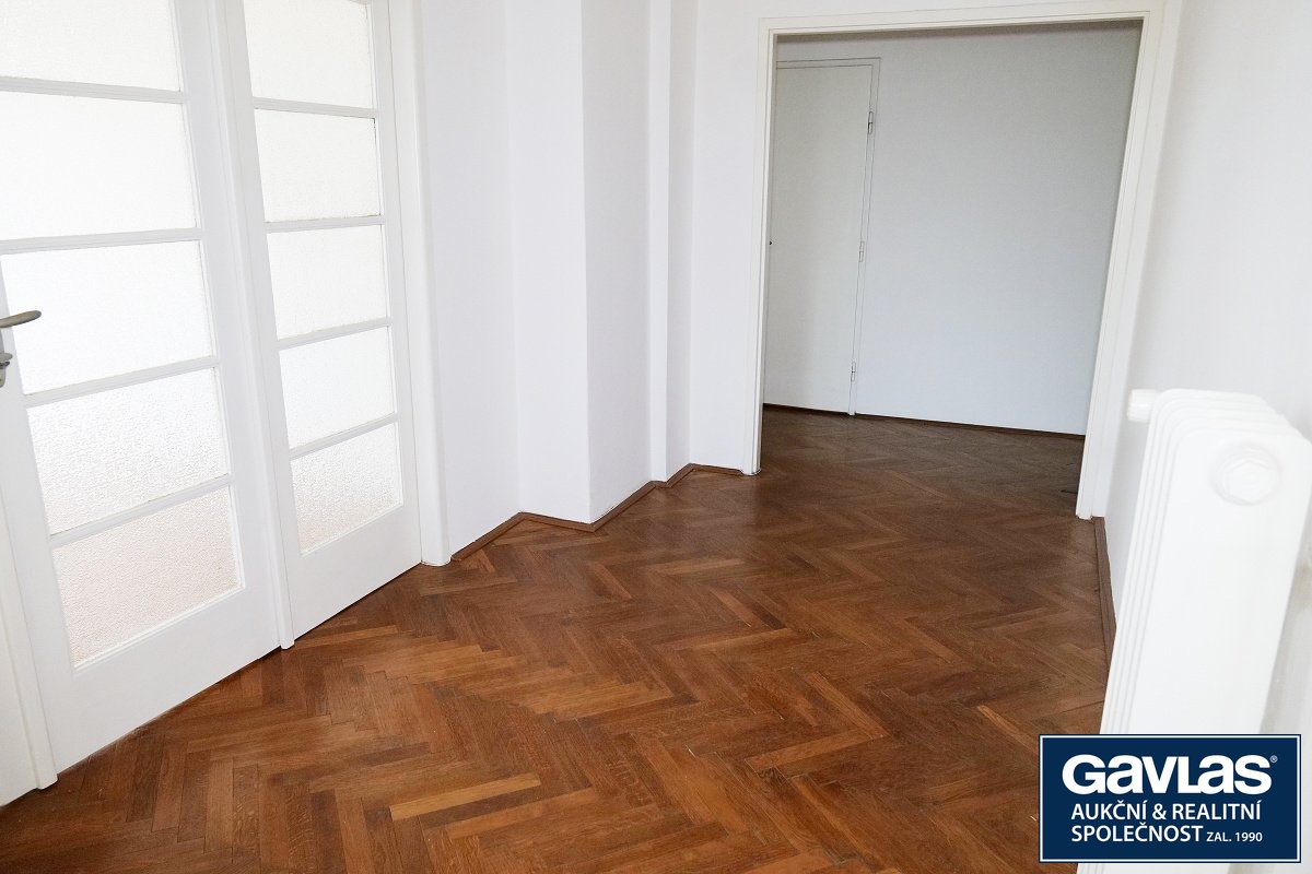 Hala - pohled k předsíni