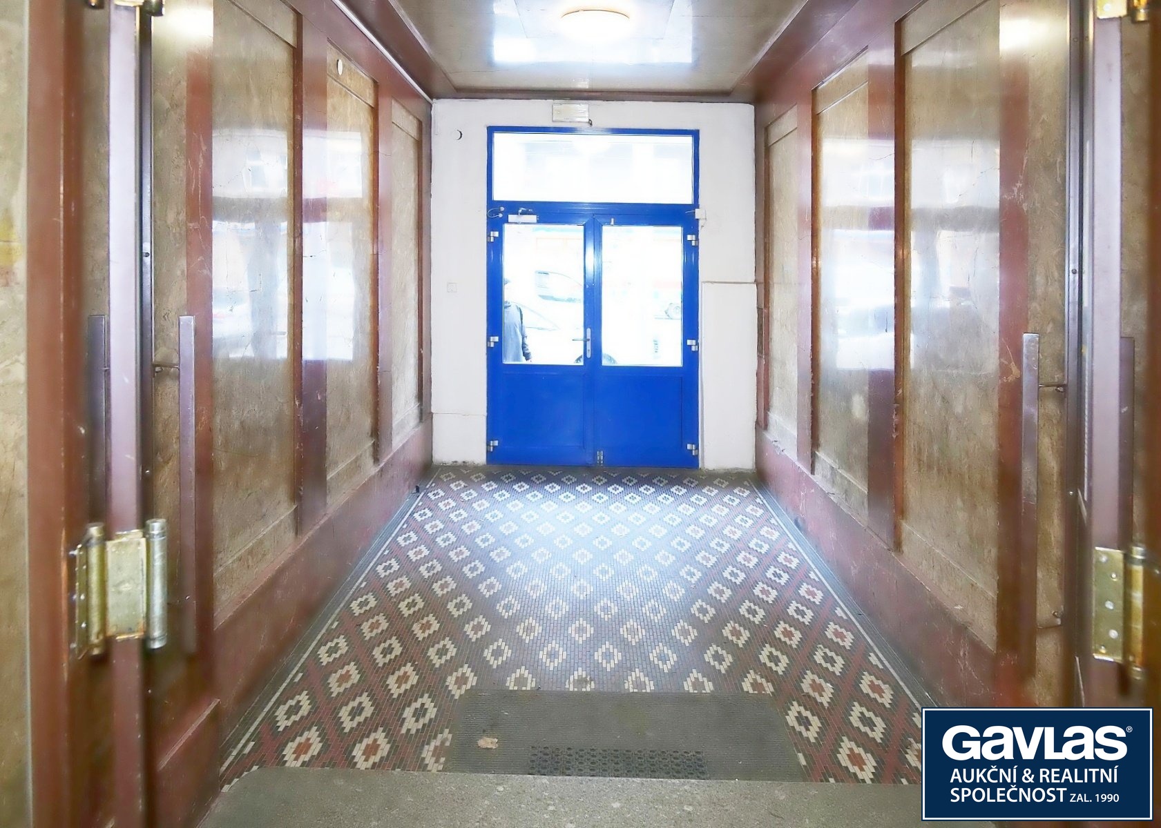 Pohled ke vstupu do domu