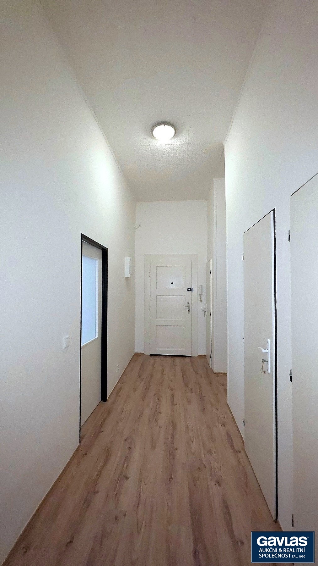 Předsíň - pohled ke vstupu