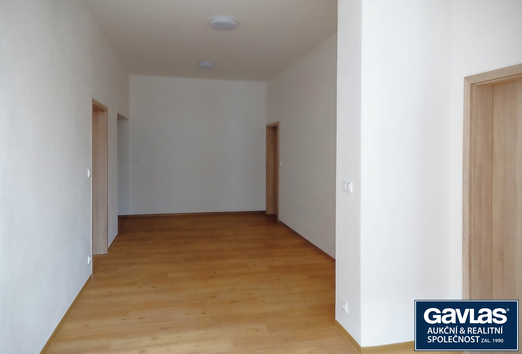 chodba - pohled od okna