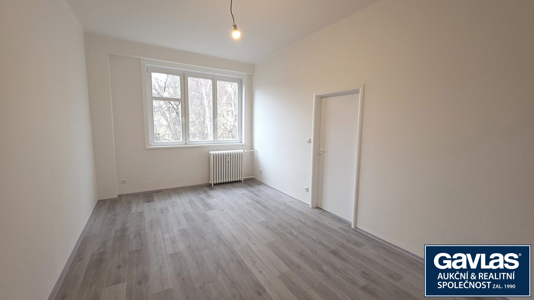 Pokoj - pohled k oknu