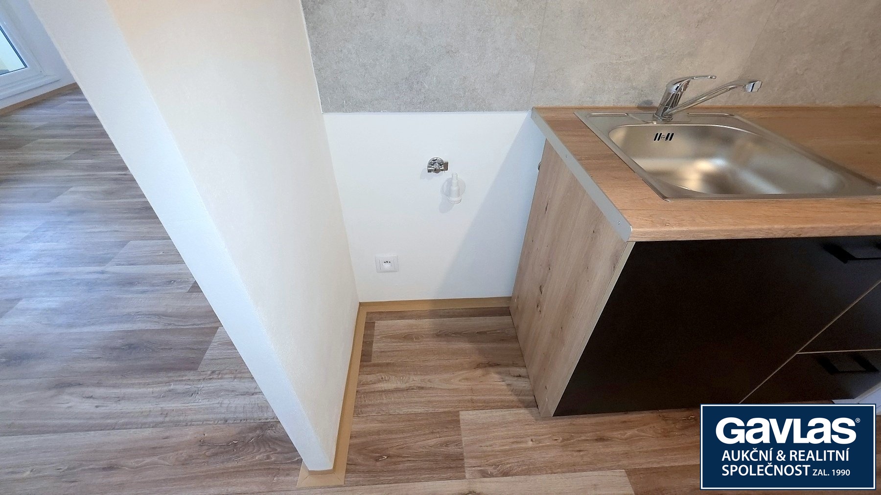 Místo s připojením pro myčku nebo pračku