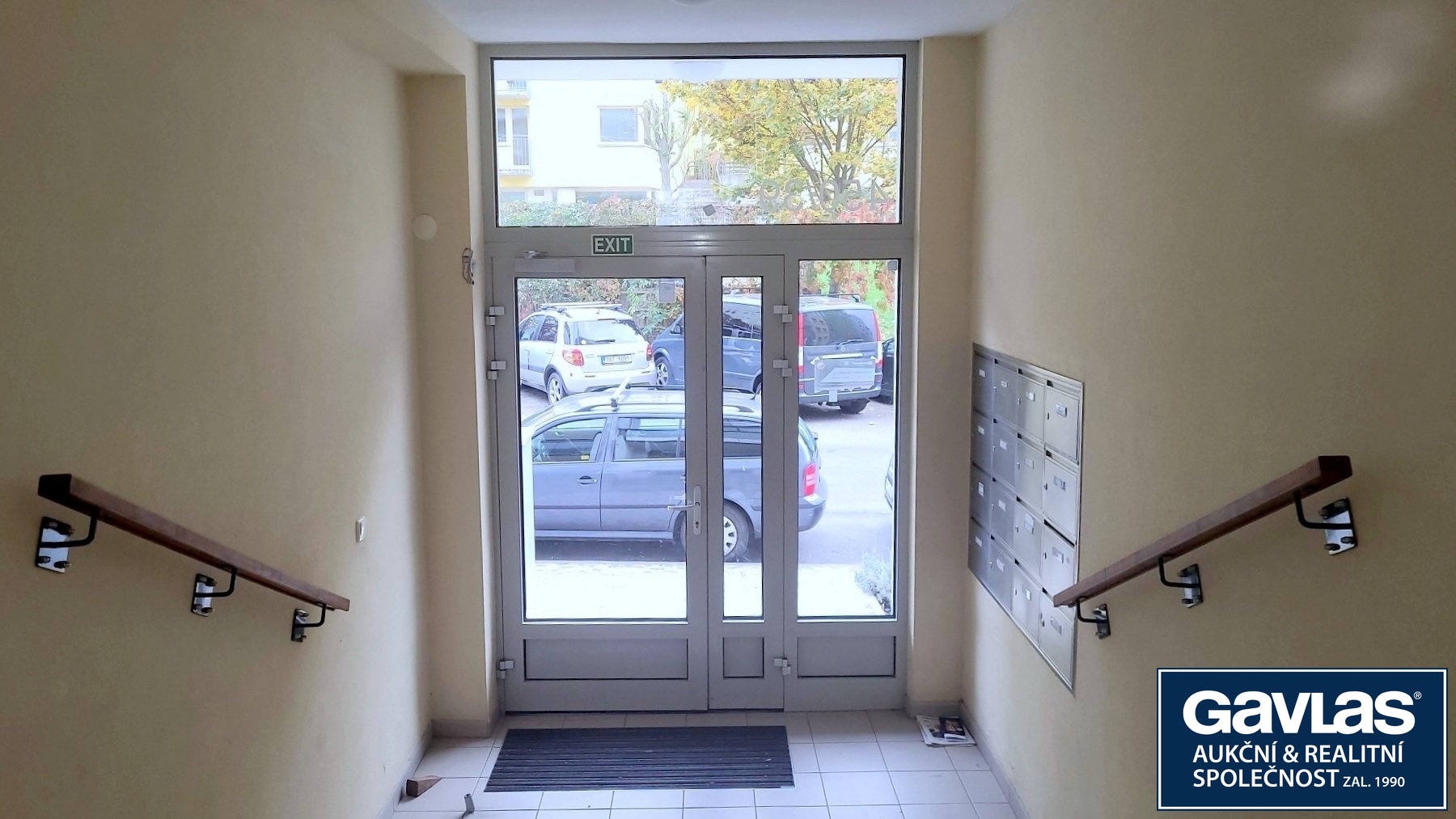 pohled ke vstupu do domu