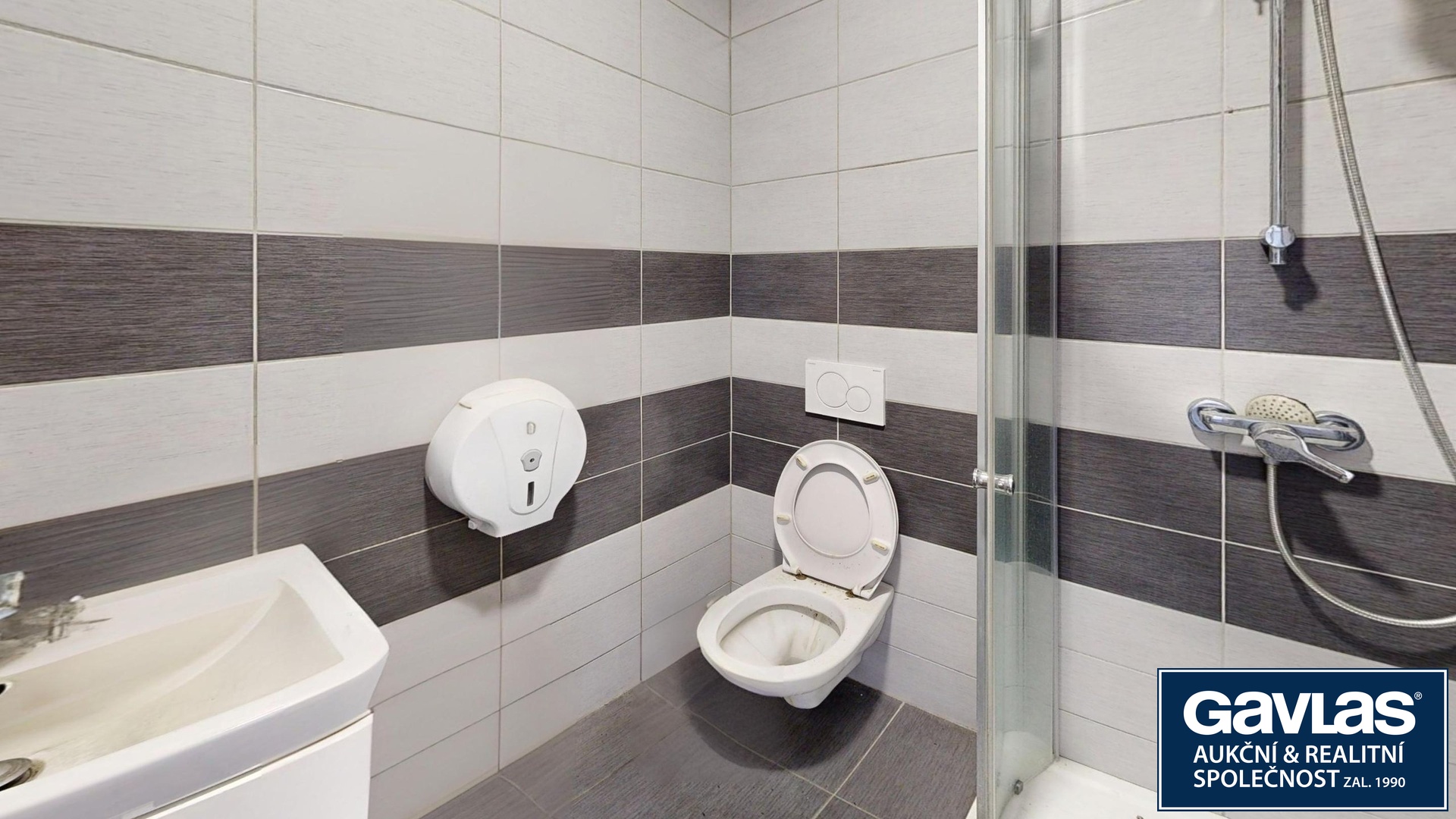 Prumyslovy-areal-Tavikovice-Bathroom-Defurnished 3