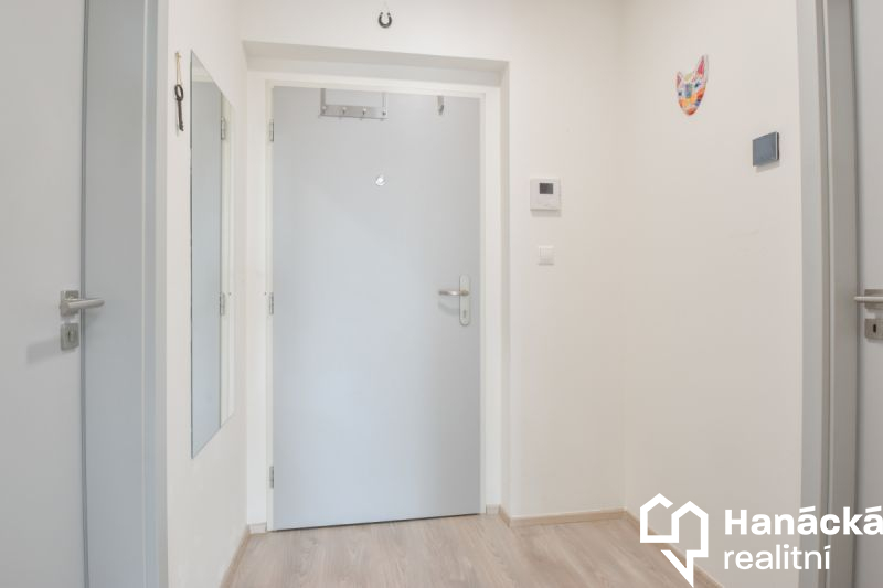 Pronájem 2+kk s balkonem a parkováním, ul. Wellner