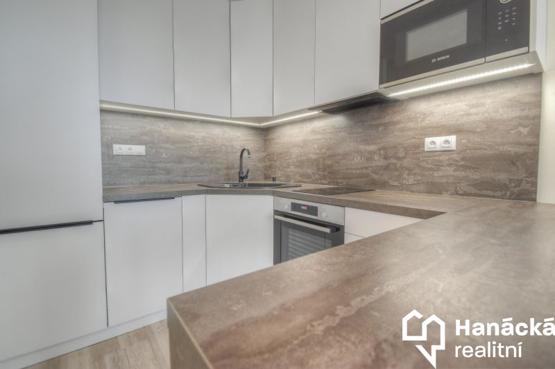 Pronájem atraktivního bytu 2+kk, ul. Černá cesta v