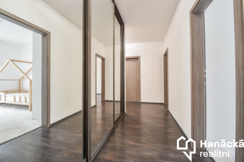 Prodej bytu 3+kk s terasou 80m2 a parkováním, ul. 