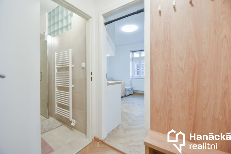Pronájem bytu 2+kk, 43,4 m² – Ostružnická, ce
