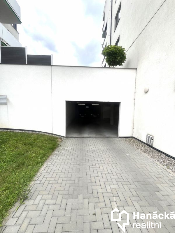 Pronájem bytu 1+kk s garáží v Olomouci, Loudova ul.