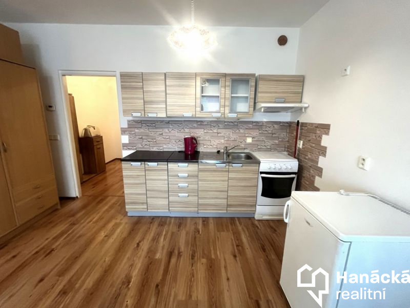 Pronájem pěkného bytu 1+kk v Olomouci, ul. Družebn