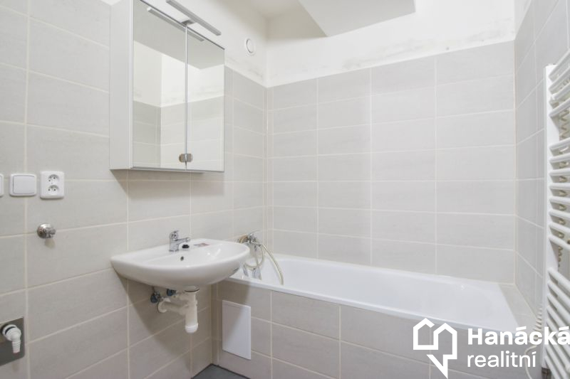 Pronájem cihlového bytu 2+kk v Olomouci, ulice Rumunská