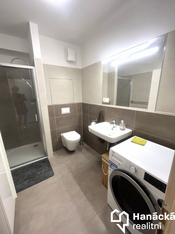 Pronájem bytu 1+kk s garáží v Olomouci, Loudova ul.