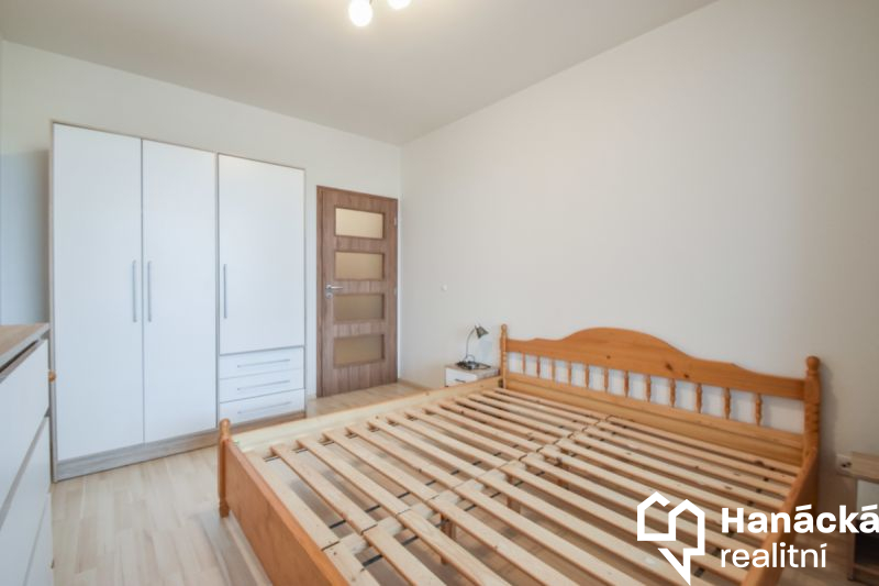 Pronájem bytu 2+kk s balkonem a parkováním, ul. Je
