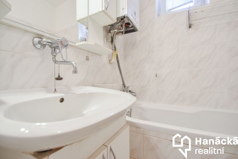 Cihlový byt 3+1 s garáží, ulice Zamykalova 