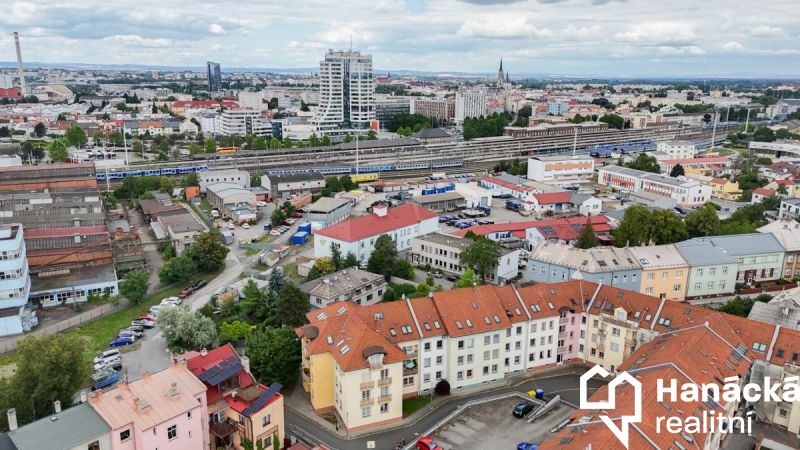 Zrekonstruovaný byt 2+kk s garáží, ul. Sladkovského