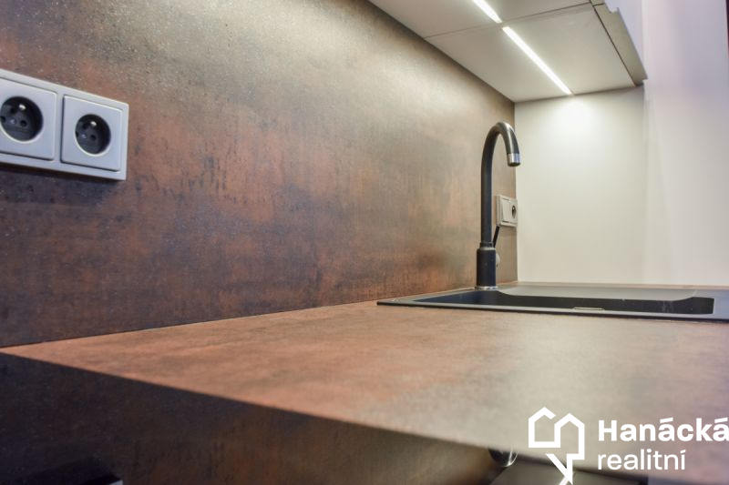 Prodej bytu 3+kk s terasou 80m2 a parkováním, ul. 