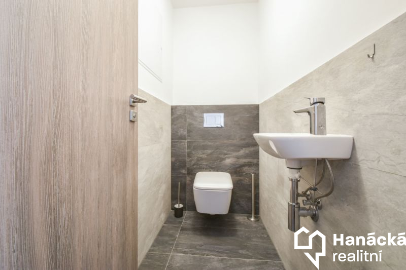 Prodej bytu 3+kk s terasou 80m2 a parkováním, ul. 