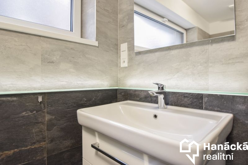 Prodej bytu 3+kk s terasou 80m2 a parkováním, ul. 