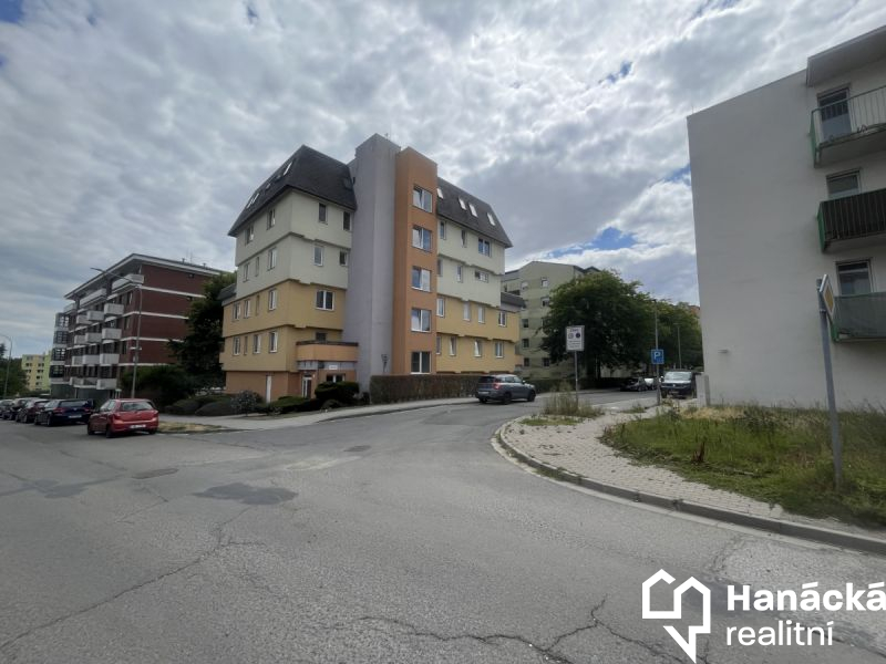 Pronájem velmi pěkného bytu 2+kk s terasou v Olomouci, ulice Bacherova