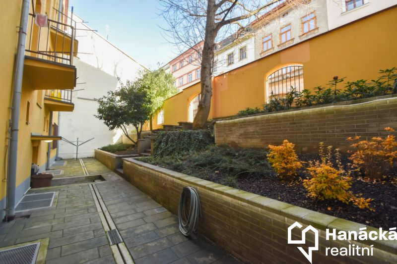 Pronájem bytu 2+kk, 43,4 m² – Ostružnická, ce