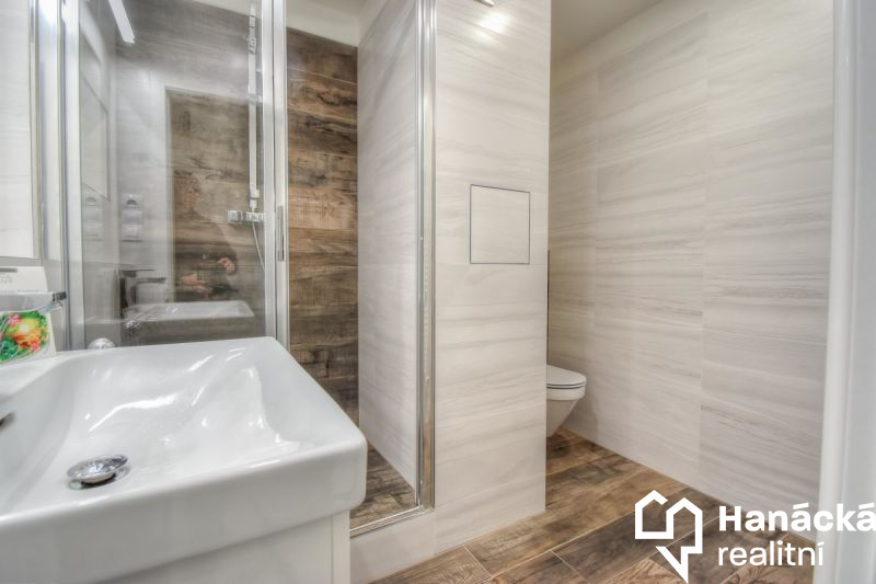 Pronájem atraktivního bytu 2+kk, ul. Černá cesta v