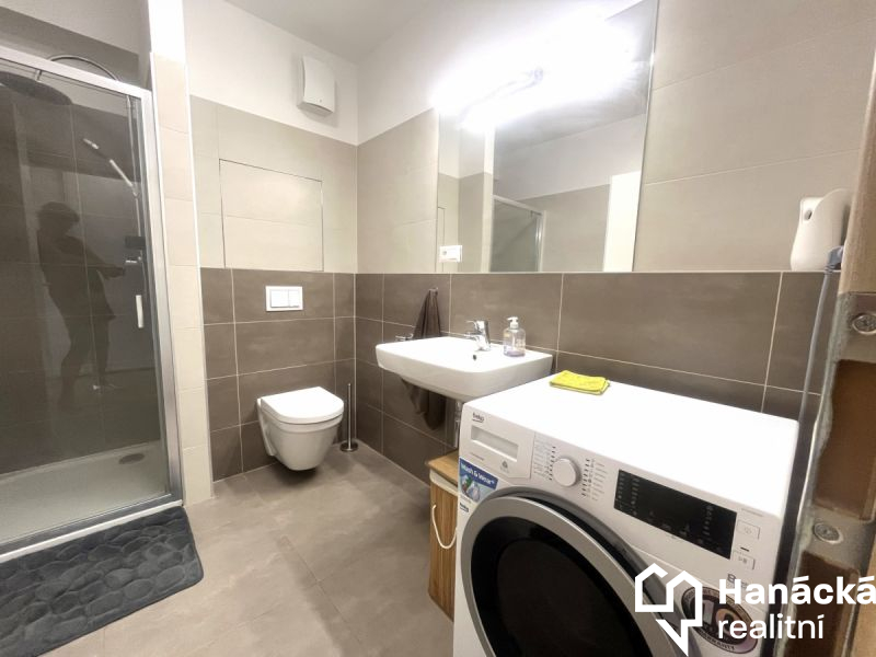 Pronájem bytu 1+kk s garáží v Olomouci, Loudova ul.