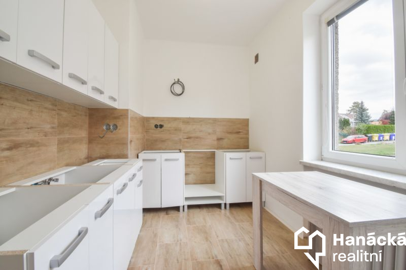 Prodej cihlového bytu 3+1 s lodžií v obci Dolany u Olomouce