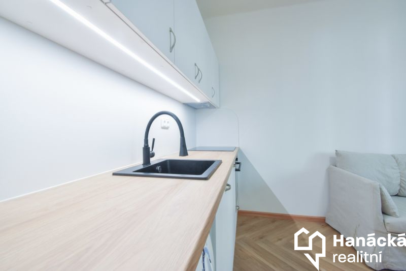 Pronájem bytu 2+kk, 43,4 m² – Ostružnická, ce