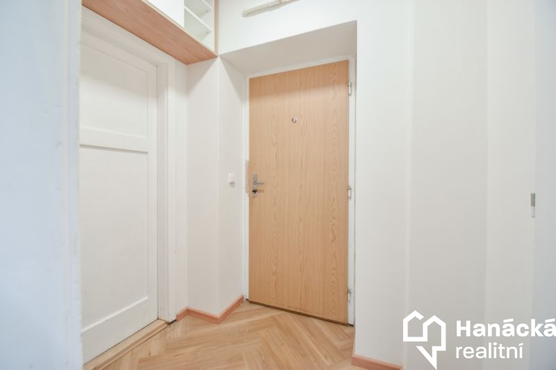 Pronájem bytu 2+kk, 43,4 m² – Ostružnická, ce