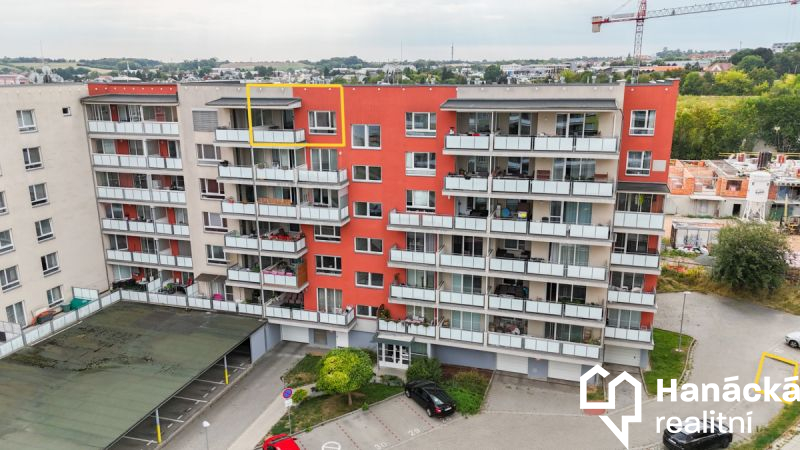 Pronájem bytu 2+kk s balkonem a parkováním, ul. Je