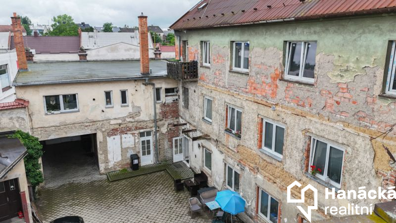 Prodej objektu s pěti byty a prodejnou ve Velké By