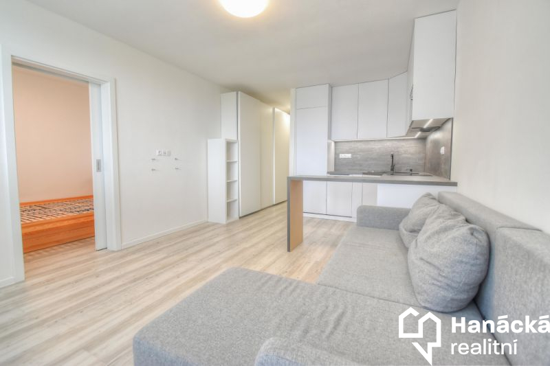 Pronájem atraktivního bytu 2+kk, ul. Černá cesta v