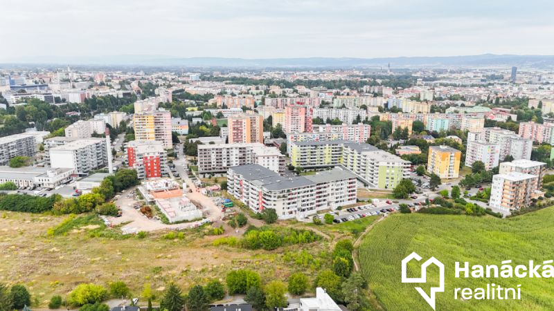 Pronájem bytu 2+kk s balkonem a parkováním, ul. Je