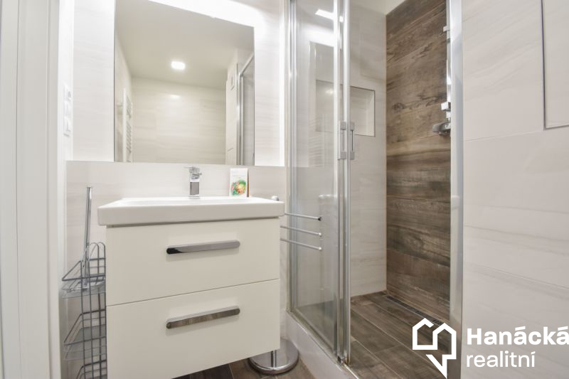 Pronájem atraktivního bytu 2+kk, ul. Černá cesta v