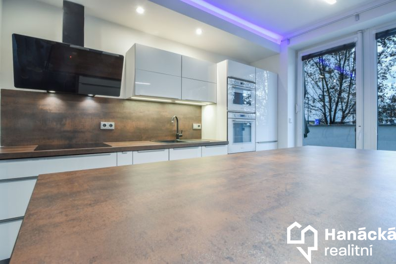 Prodej bytu 3+kk s terasou 80m2 a parkováním, ul. 