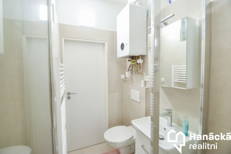 Pronájem bytu 2+kk, 43,4 m² – Ostružnická, ce