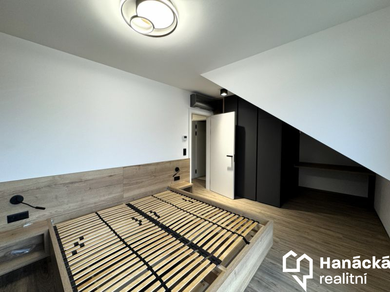 Pronájem podkrovního bytu 2+kk, ul. Rejskova, Olomouc