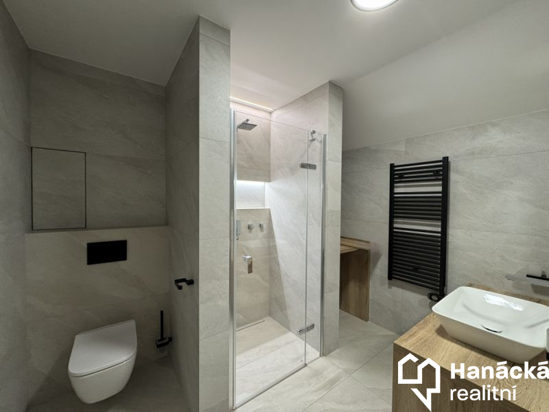 Pronájem podkrovního bytu 2+kk, ul. Rejskova, Olomouc