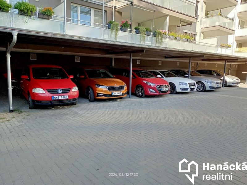 Pronájem garážového stání v Olomouci, ulice Janské