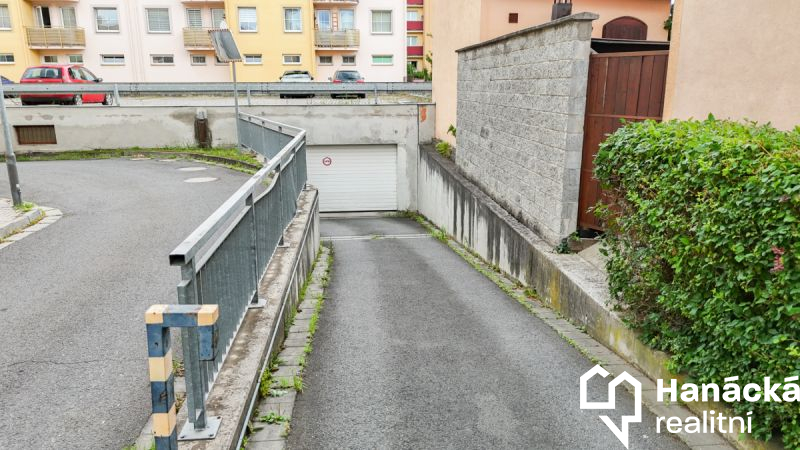 Zrekonstruovaný byt 2+kk s garáží, ul. Sladkovského