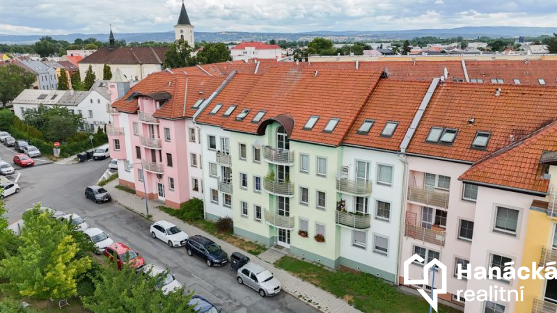Zrekonstruovaný byt 2+kk s garáží, ul. Sladkovského