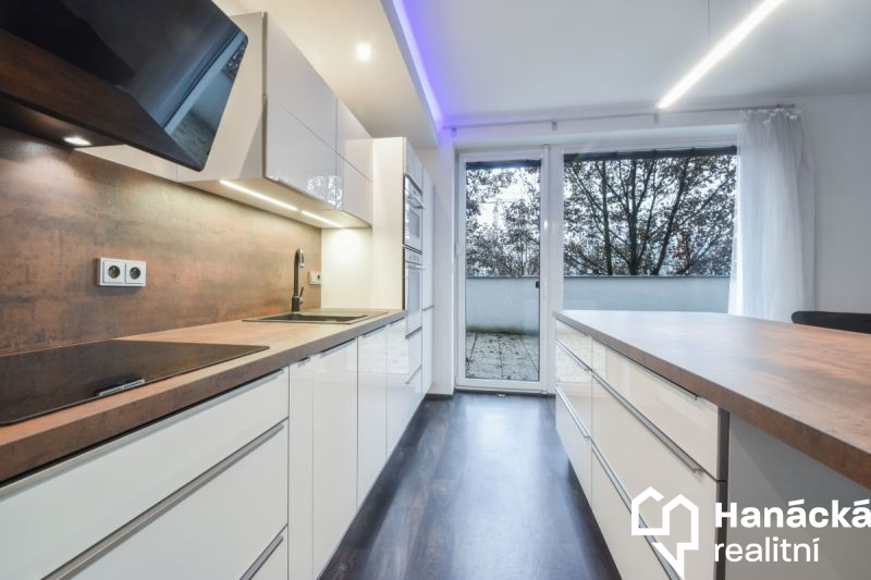 Prodej bytu 3+kk s terasou 80m2 a parkováním, ul. 